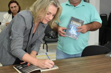 Foto - Câmara concede Certificado de Reconhecimento à Roseli Schneider