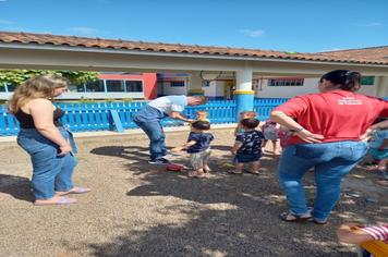 EMEI Pequeninos da Fazenda recebeu visita do vereador Sérgio Cenci