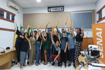 Alunos do Projeto Trilhas da Aprendizagem recebem diploma