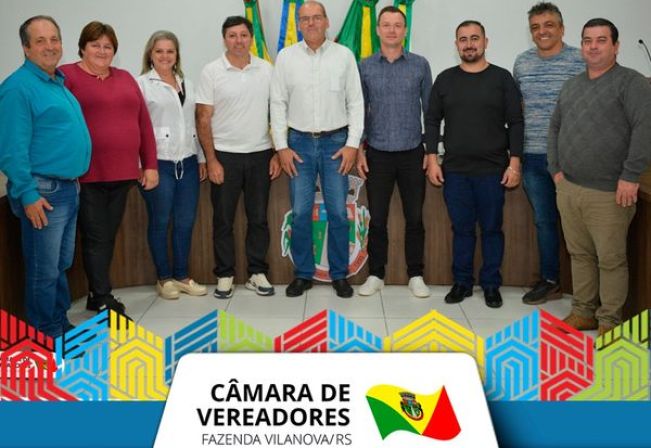 HOMENAGEM EMOCIONA VEREADORES EM SESSÃO PLENÁRIA