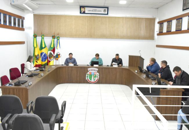 4ª SESSÃO EXTRAORDINÁRIA DO ANO APROVA DUAS MATÉRIAS